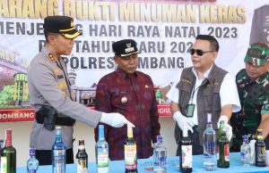 Polres Jombang Musnahkan Ribuan Botol Miras Berbagai merk Jelang Nataru