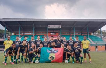 Terbaik ! Kegiatan Kanit Reskrim Polsek Peterongan Diluar Jam Dinas, Menjadi Pembina Tim Sepak Bola