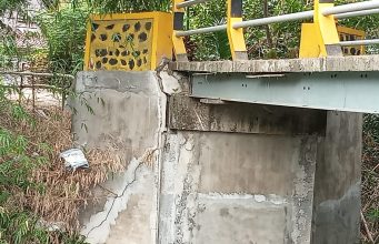 Belum Genap Satu Tahun di Bangun, Jembatan Kabuh Sudah Ambles dan Retak Parah