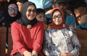 Hadiri Festival Tumpeng Jambu, Mundjidah Wahab Apresiasi Potensi Desa