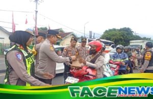Kapolres Jombang Turun Langsung Pantau Arus Lalin di Jalur Arteri Bandar Kedungmulyo Menuju Simpang Tiga Bangjuri